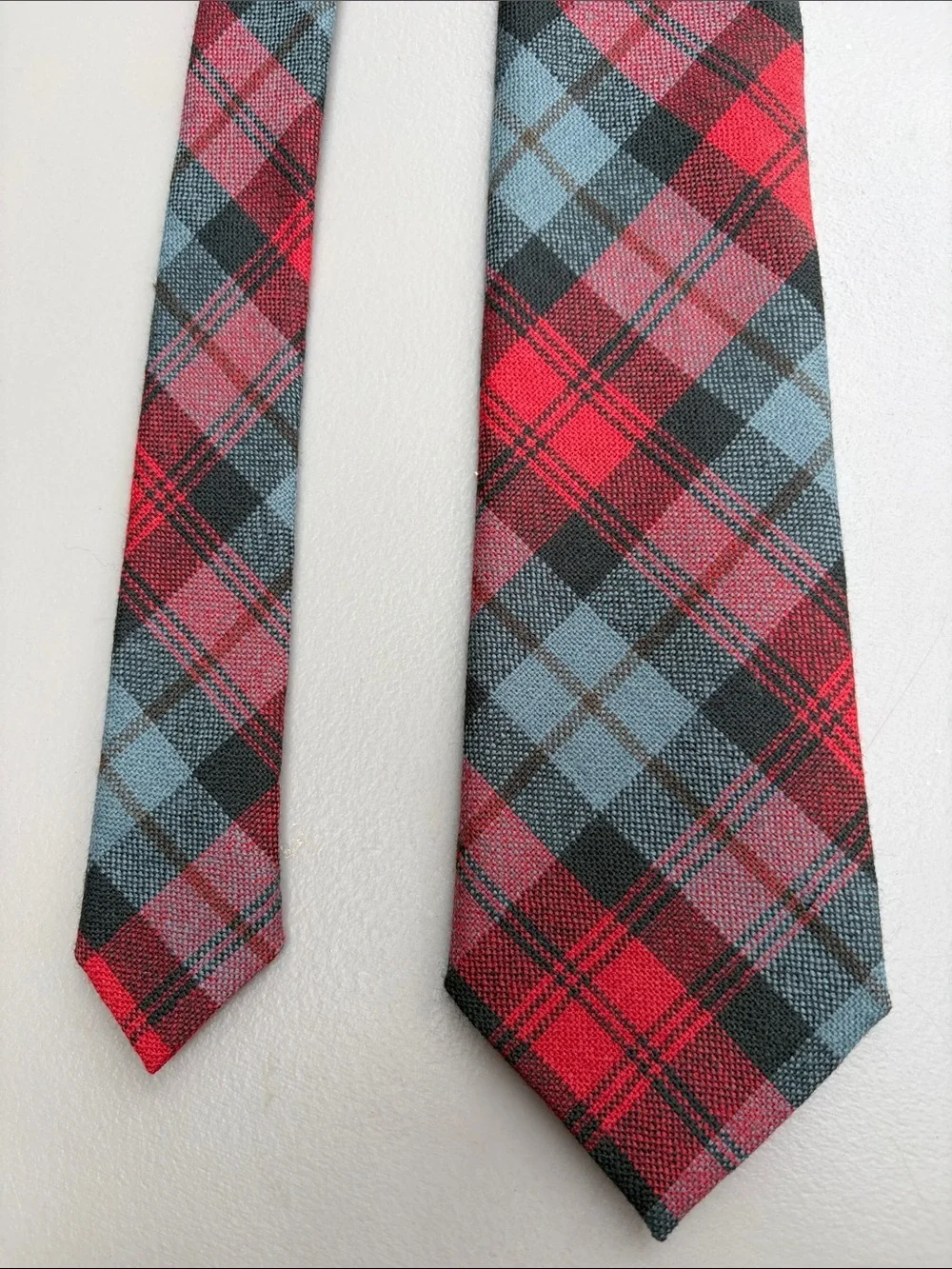 SCOTLAND WOOL Red Gray Plaid Men's Tie Vtg